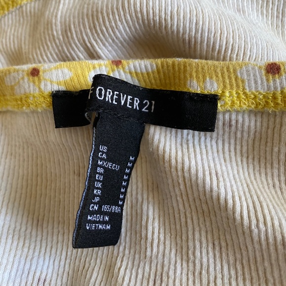 Forever 21 Yellow Crop Top Daisy Print Medium - Picture 2 of 2